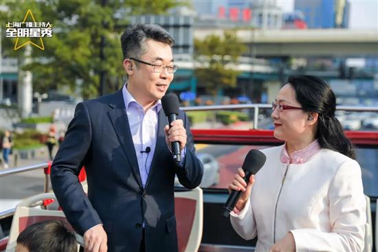 上海新闻广播主持人成功（左）与上海师范大学旅游学院副教授刘德艳
